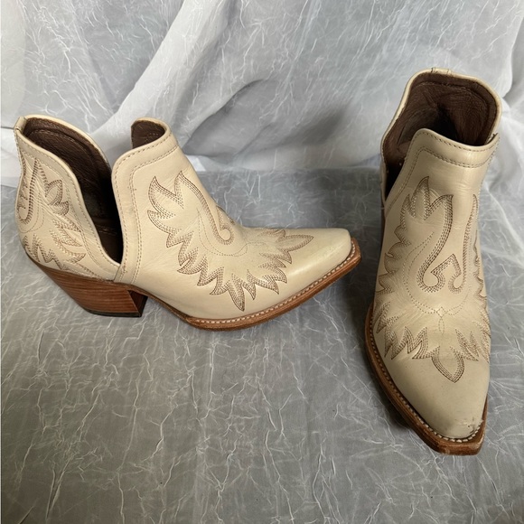 Ariat Shoes - Ariat Cream Western Ankle Booties
